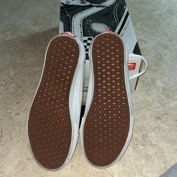 NIB! Vans Skate Old Skool - unisex (size 7 men or 8.5 women) - Picture 4 of 5